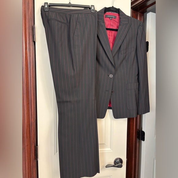 Like new Anne Klein Suit. Sz 6 - Picture 1 of 7